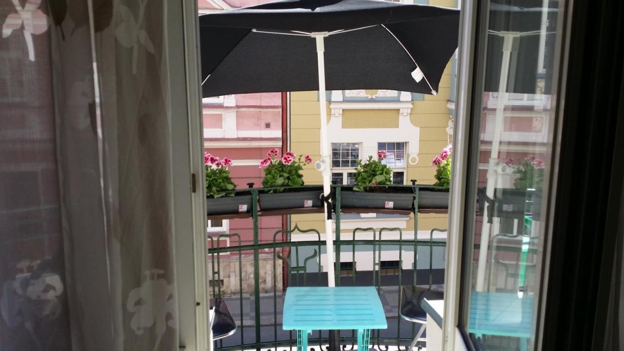 Holiday Apartments การ์โลวีวารี ภายนอก รูปภาพ