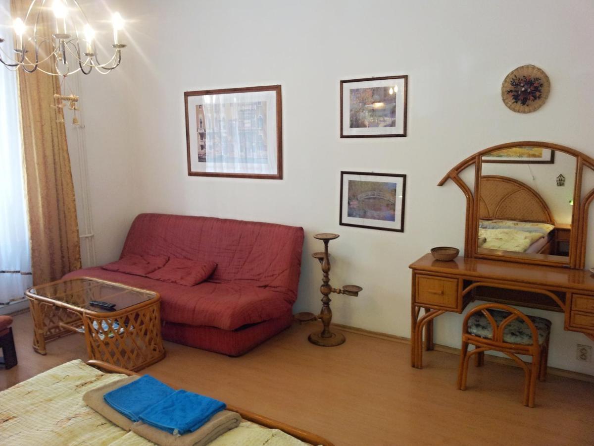 Holiday Apartments การ์โลวีวารี ภายนอก รูปภาพ