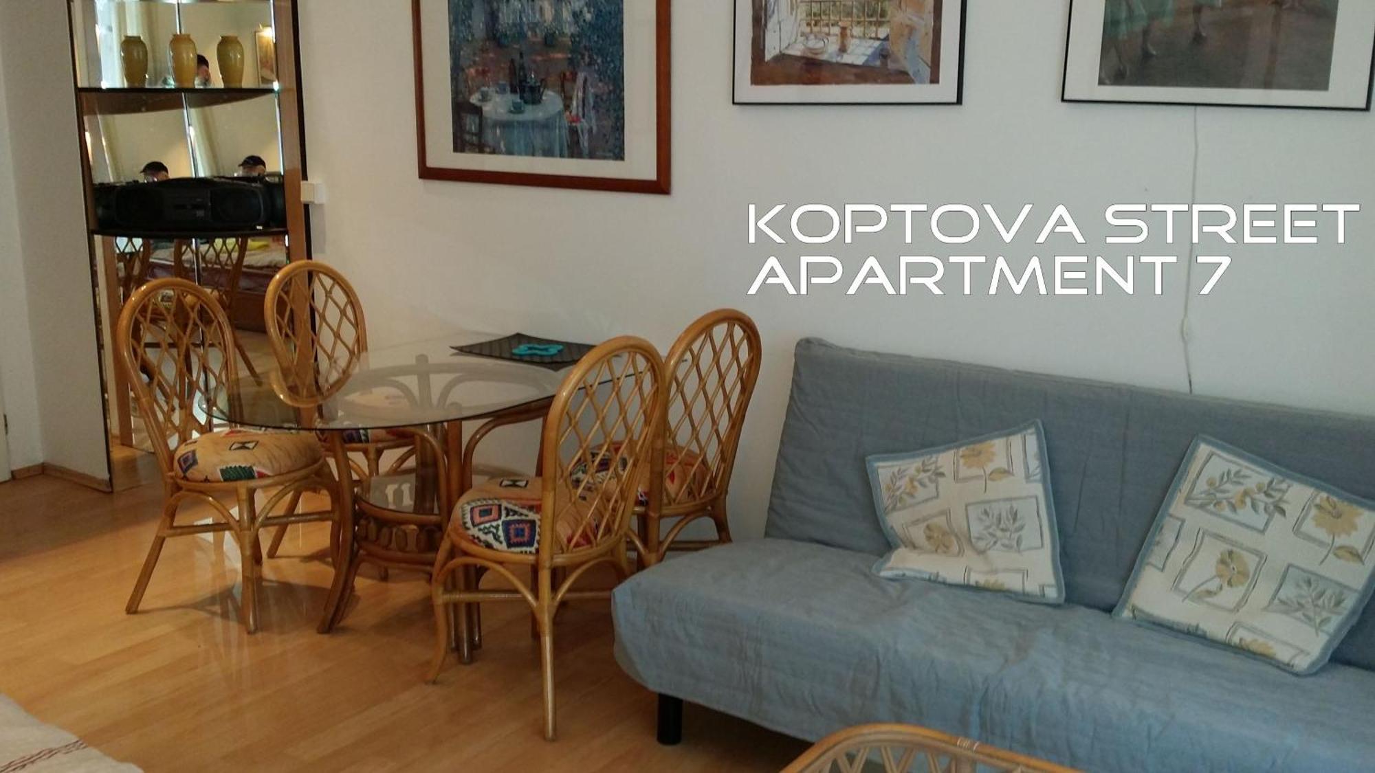 Holiday Apartments การ์โลวีวารี ภายนอก รูปภาพ