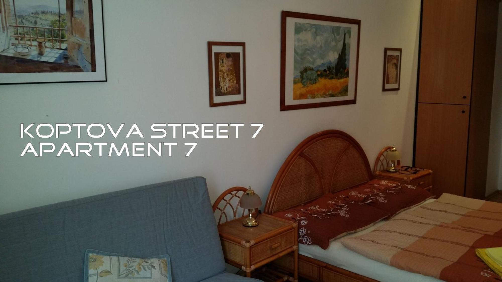 Holiday Apartments การ์โลวีวารี ภายนอก รูปภาพ
