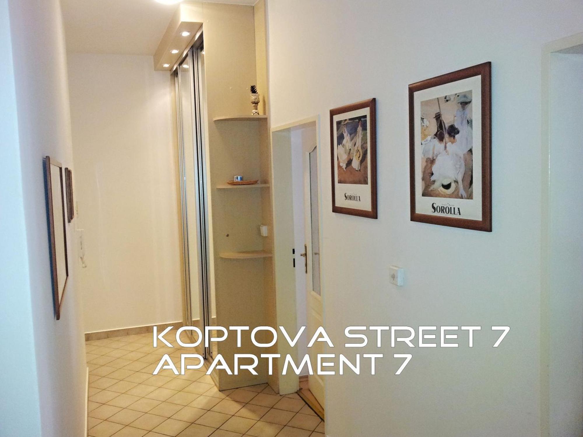 Holiday Apartments การ์โลวีวารี ภายนอก รูปภาพ