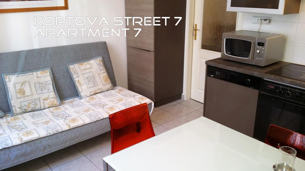 Holiday Apartments การ์โลวีวารี ภายนอก รูปภาพ