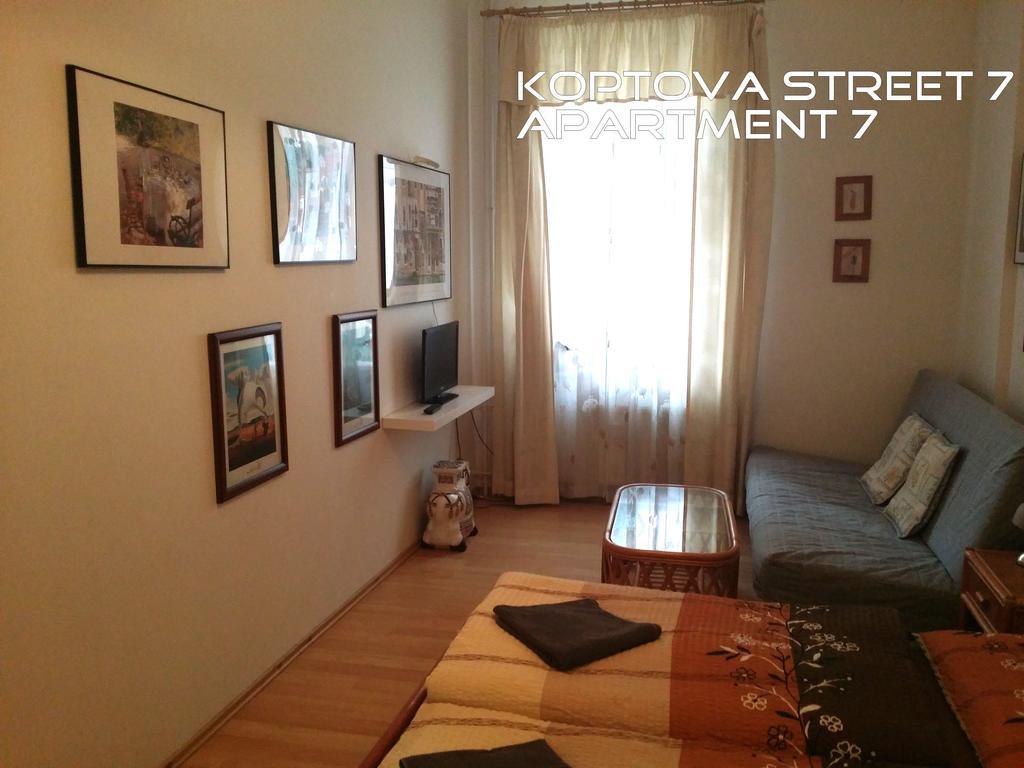 Holiday Apartments การ์โลวีวารี ภายนอก รูปภาพ