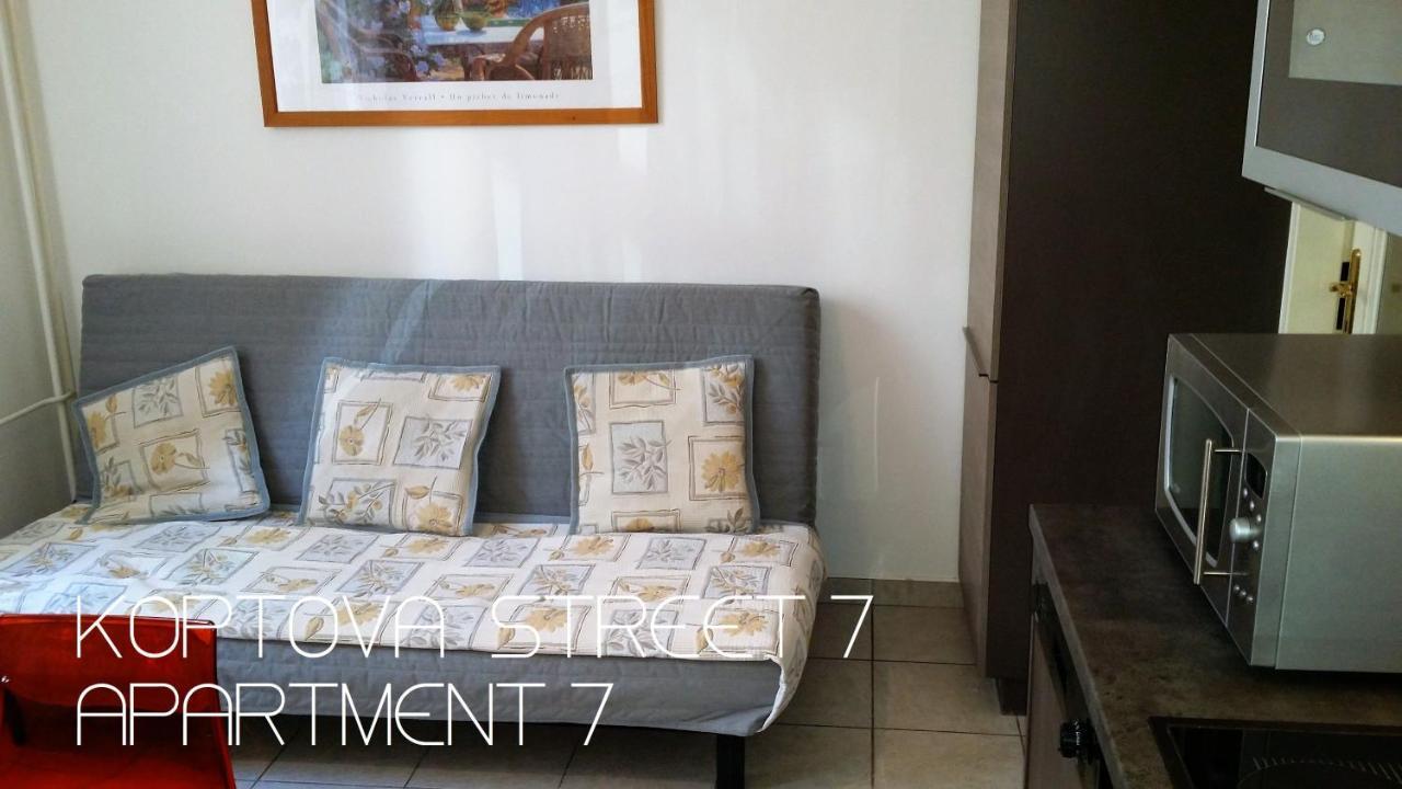Holiday Apartments การ์โลวีวารี ภายนอก รูปภาพ