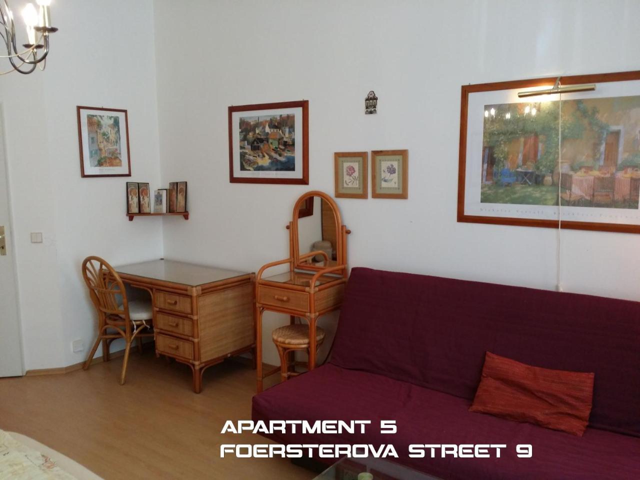 Holiday Apartments การ์โลวีวารี ภายนอก รูปภาพ